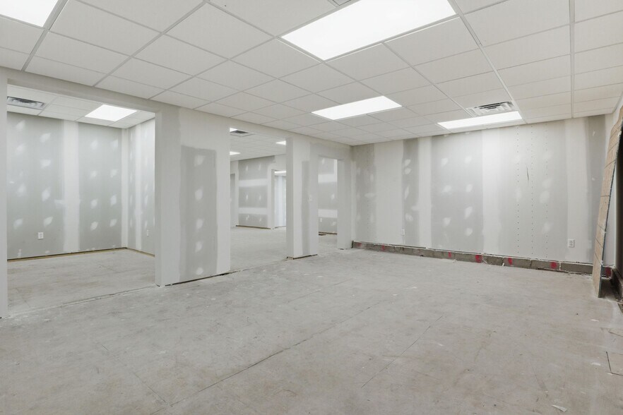 More Photos Of 211 W Ridge Rd, Rochester Storefront For Lease