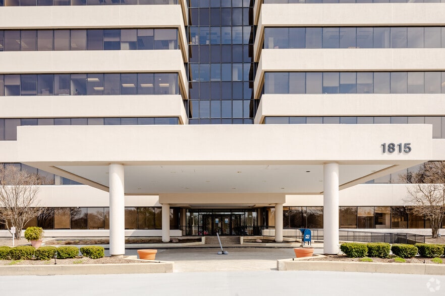 More Photos Of 1815 S Meyers Rd, Oakbrook Terrace Office For Lease
