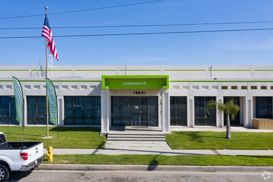 More Photos Of 19201 S Reyes Ave, East Rancho Dominguez Warehouse For Lease