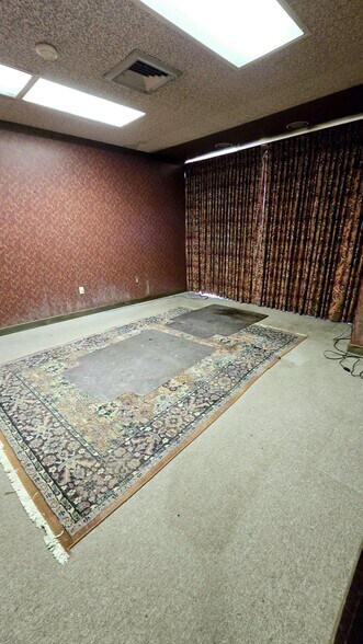 More Photos Of 701 Oakland Ave, Helena Storefront Retail Office For Sale