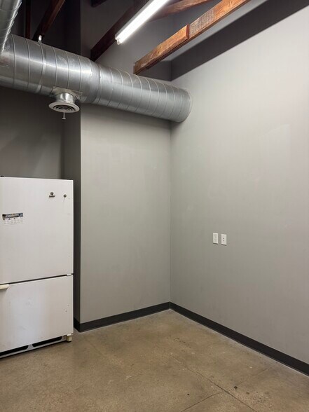 More Photos Of 12911 Us-71 Hwy, Grandview Freestanding For Lease