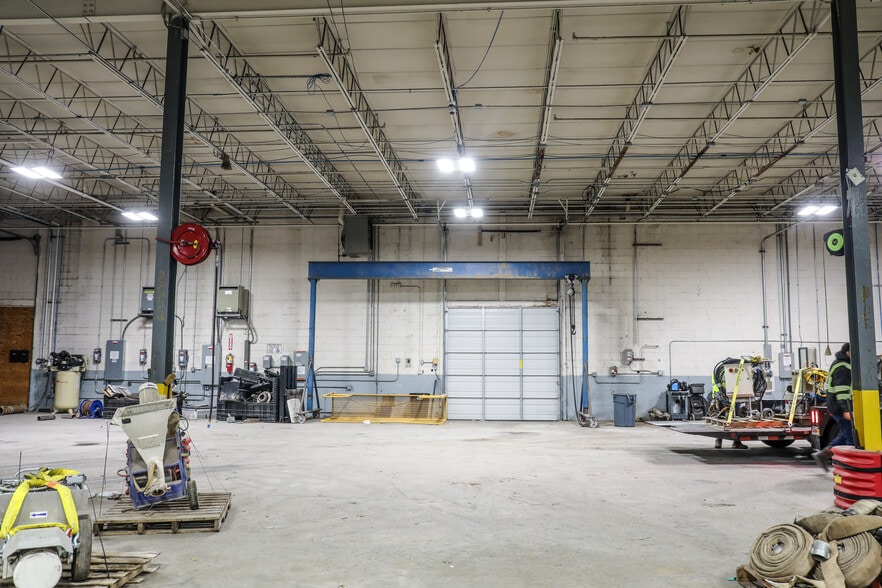 More Photos Of 1585 Roadhaven Dr, Stone Mountain Warehouse For Lease