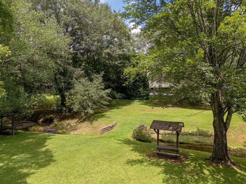 More Photos Of 8826 Boylston Hwy, Mills River Flex For Sale