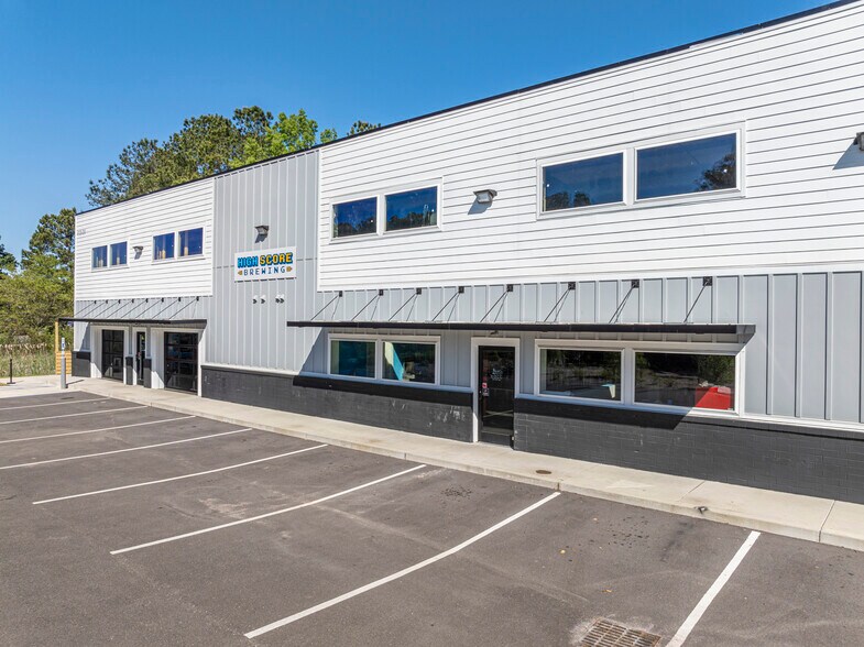 More Photos Of 8120 Windsor Hill Blvd, North Charleston Light Distribution For Sale