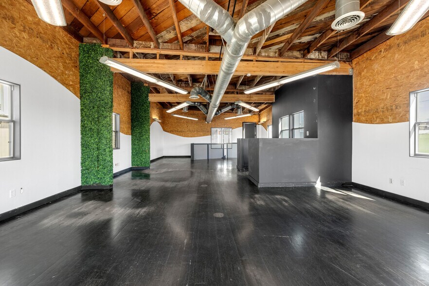 More Photos Of 5008 Venice Blvd, Los Angeles Loft Creative Space For Lease