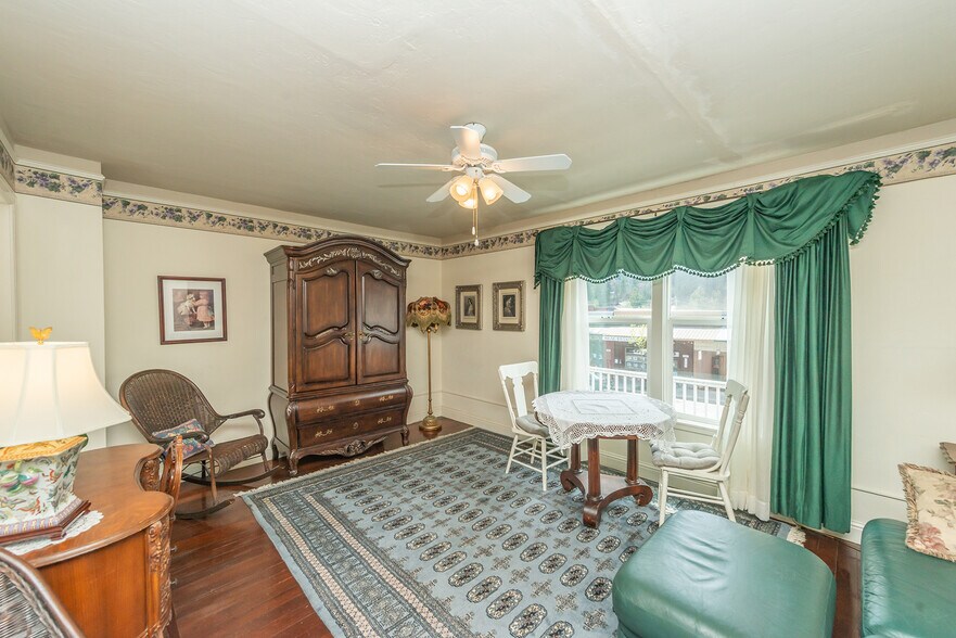 More Photos Of 481 Main St, Weaverville Hotel For Sale