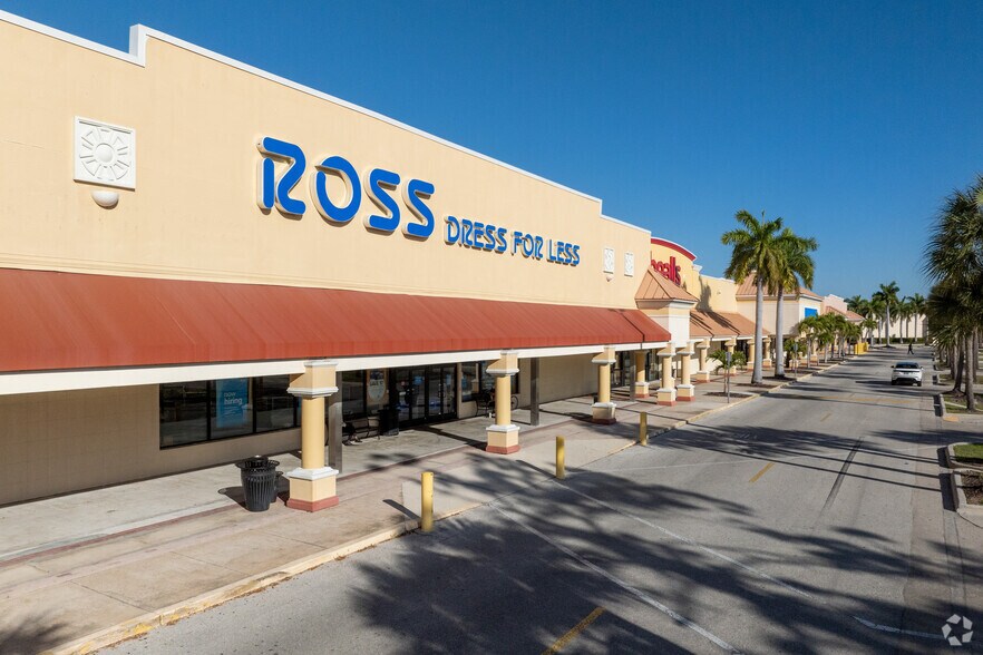 More Photos Of 13300 S Cleveland Ave, Fort Myers Freestanding For Lease