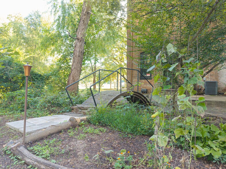 More Photos Of 411 E Front Ave, Chester Hospitality For Sale