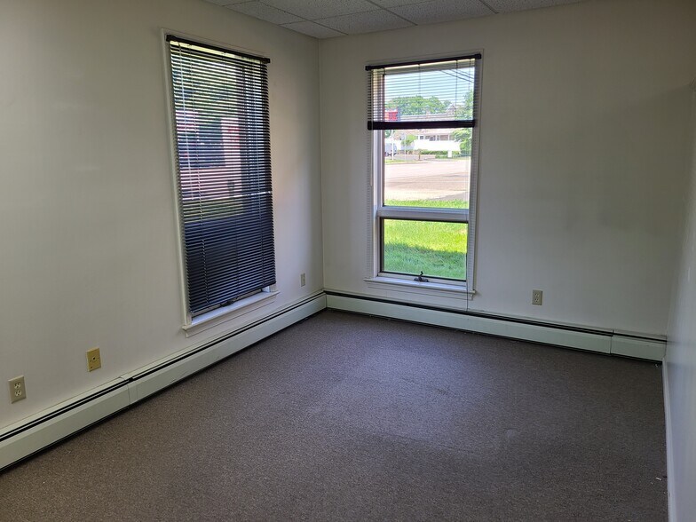 More Photos Of 349 York Rd, Willow Grove Medical For Lease