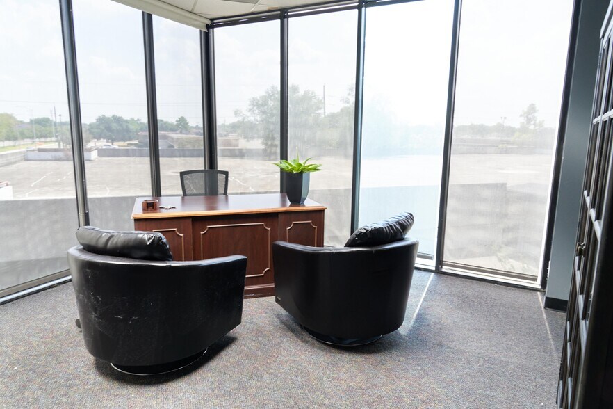 More Photos Of 6100 Corporate Dr, Houston Medical For Sale