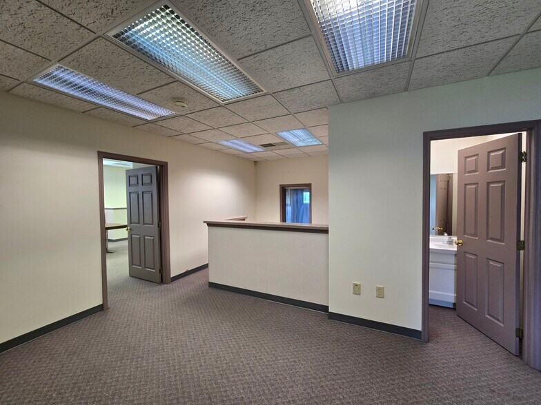 More Photos Of 3347 Rudy St, Knoxville Light Distribution For Lease