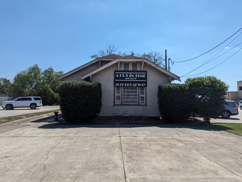 More Photos Of 2671 Broadway, Beaumont Freestanding For Sale