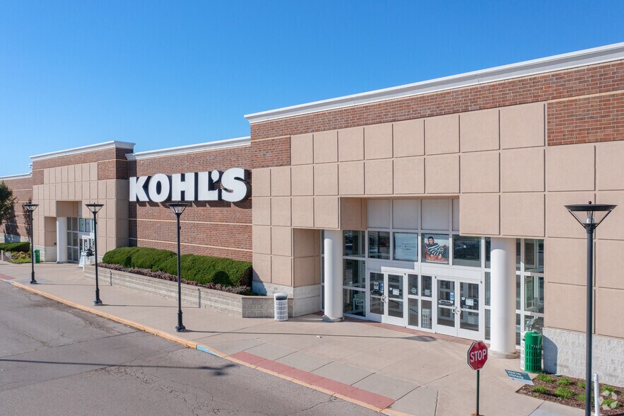 More Photos Of 702-750 S Randall Rd, Algonquin Unknown For Lease
