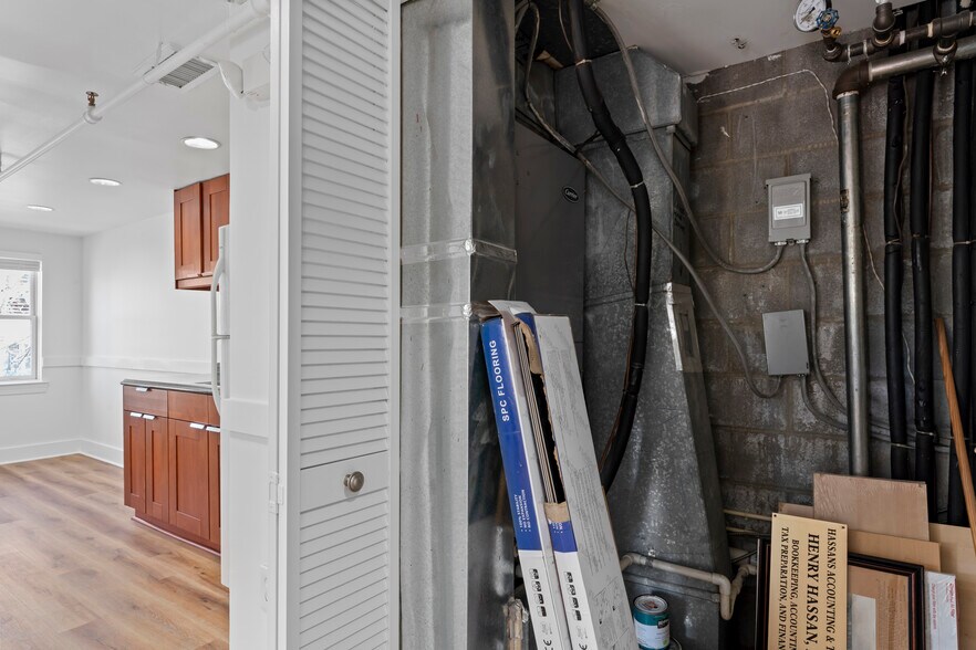 More Photos Of 100-122 E Broad St, Falls Church Office For Sale