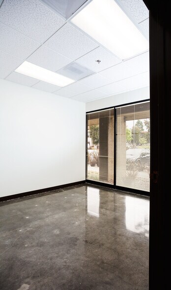 More Photos Of 4572 Telephone Rd, Ventura Warehouse For Lease