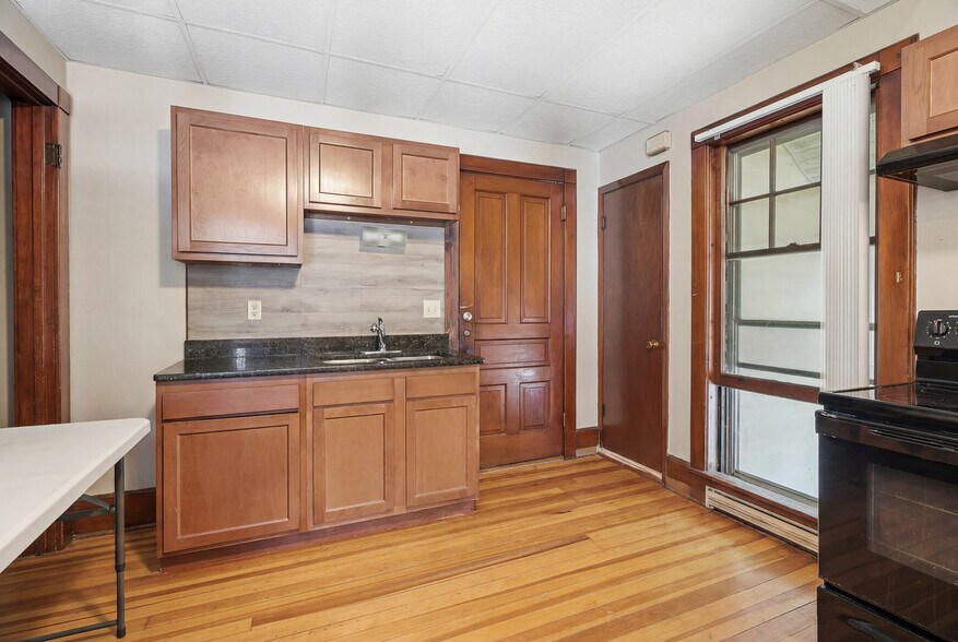 More Photos Of 389 Maple St, Saint Paul Apartments For Sale