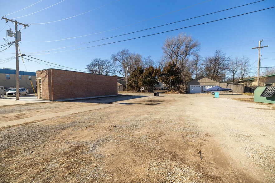 More Photos Of 115 N Main St, Lindsborg General Retail For Sale