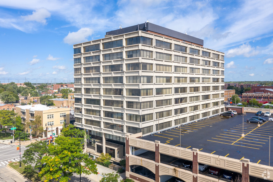 Primary Photo Of 701 Lee St, Des Plaines Medical For Lease