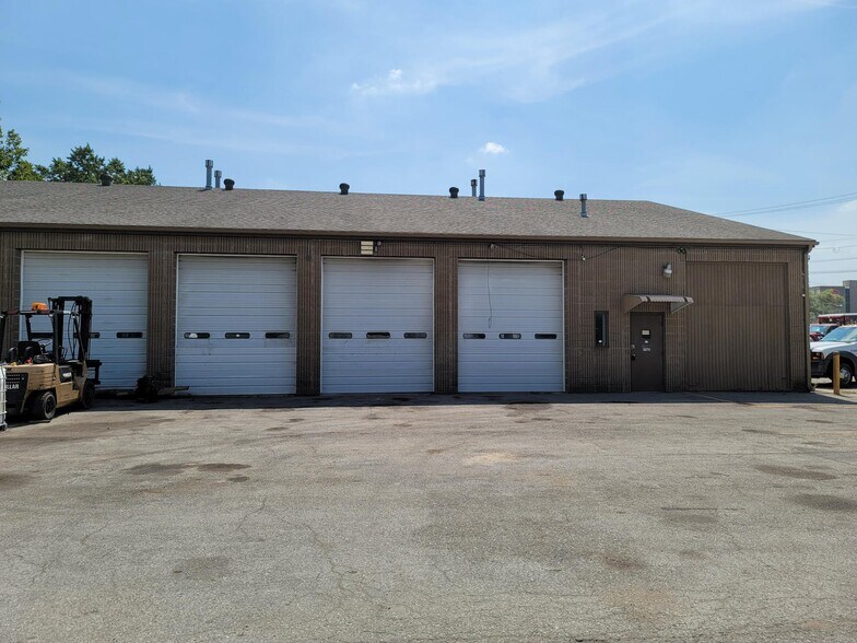 More Photos Of 11415 Hickman Mills Dr, Kansas City Warehouse For Lease