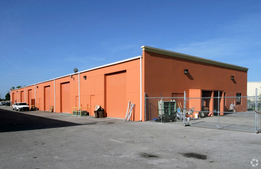 More Photos Of 5485 Lee St, Lehigh Acres Warehouse For Lease