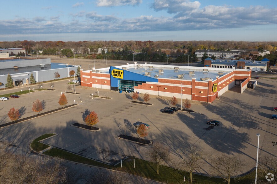 More Photos Of 5216 W Saginaw Hwy, Lansing Freestanding For Lease