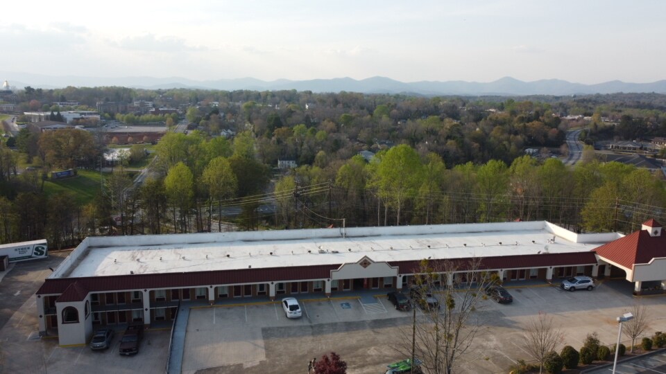 More Photos Of 20 Mountain Dr, Dahlonega Hotel For Sale