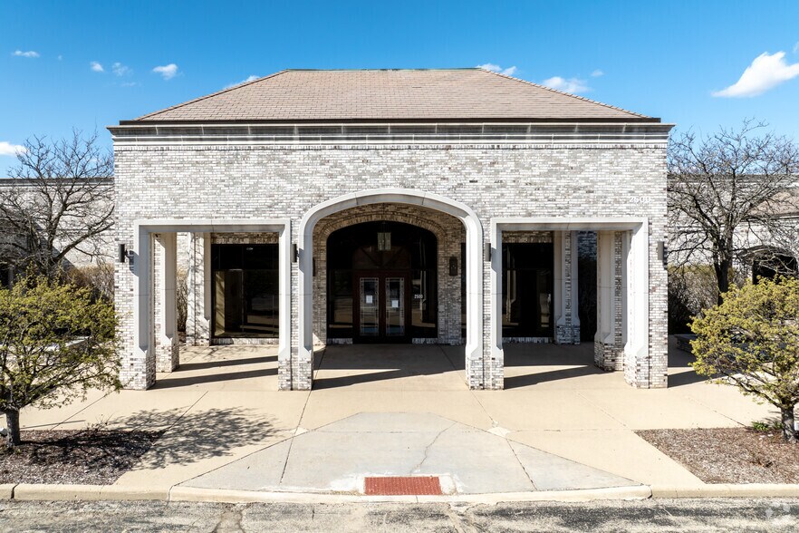 More Photos Of 2500 W Golf Rd, Hoffman Estates Warehouse For Sale