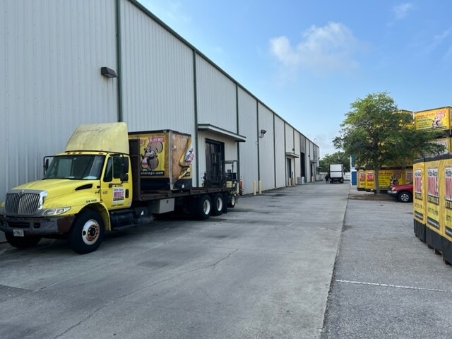 More Photos Of 6791 28th St Cir E, Sarasota Warehouse For Lease