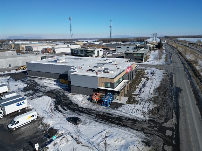 More Photos Of 8800 Rue Samuel-Hatt, Chambly Warehouse For Sale