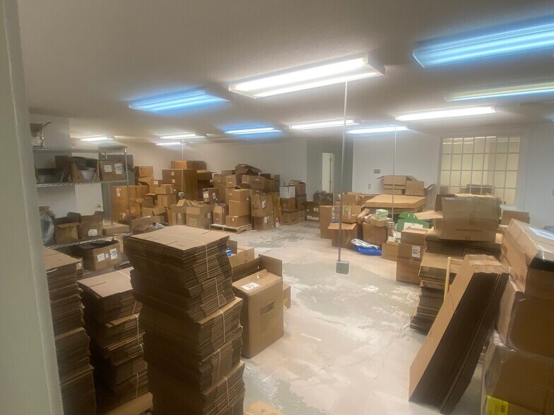 More Photos Of 31 Old Nashua Rd, Amherst Office For Lease
