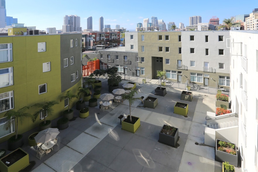 More Photos Of 900 F St, San Diego Apartments For Lease