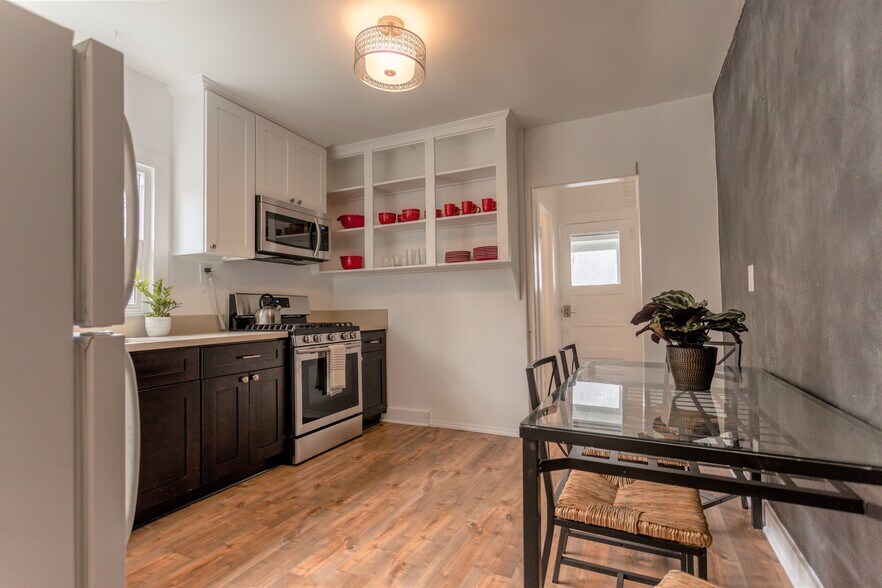 More Photos Of 20 Breeze Ave, Venice Apartments For Sale