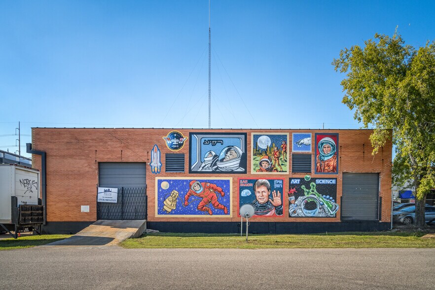 More Photos Of 1110 Paige St, Houston Warehouse For Lease