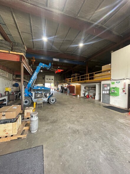 More Photos Of 1800 W 47th Ave, Anchorage Manufacturing For Sale