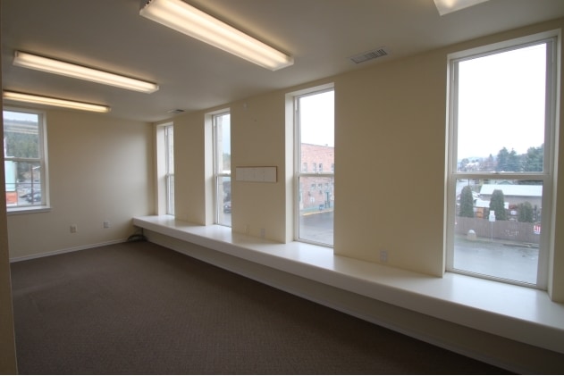 More Photos Of 201 W Pennsylvania Ave, Roslyn Restaurant For Sale