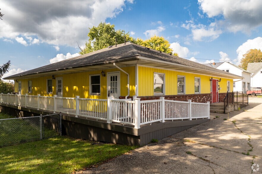 Primary Photo Of 14966 Thompson Ave, Middlefield Daycare Center For Lease