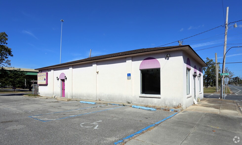 More Photos Of 2023 Dr Martin Luther King Dr, Pensacola General Retail For Sale