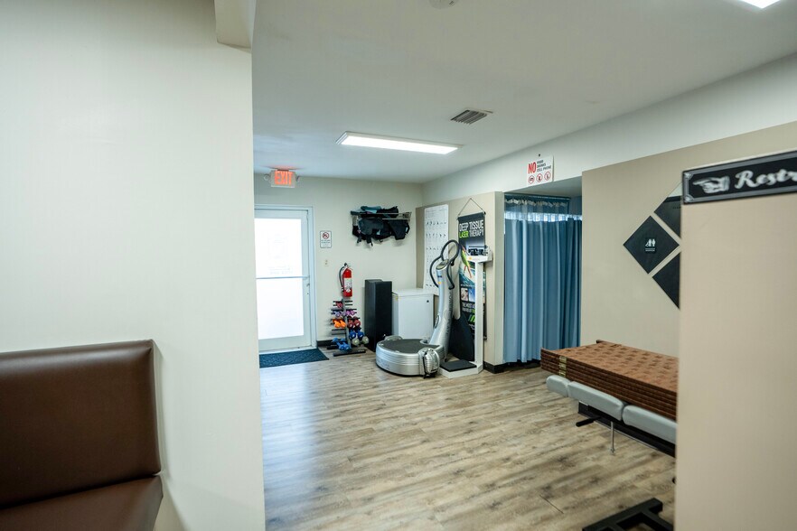 More Photos Of 980 NE 126th St, North Miami Medical For Lease