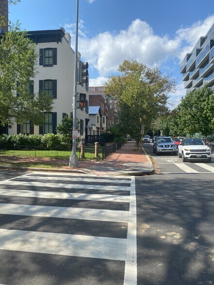 More Photos Of 3 Washington Cir NW, Washington Medical For Sale