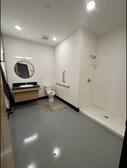 More Photos Of 1601 S Holtzclaw Ave, Chattanooga Office For Sale