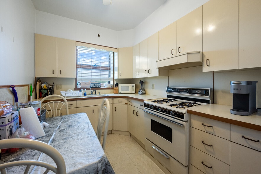 More Photos Of 2101 76th St, Brooklyn Flex For Sale