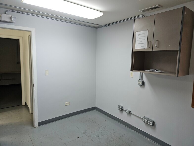 More Photos Of 402 W Boughton Rd, Bolingbrook Medical For Lease