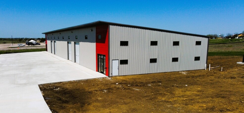 More Photos Of 8137 Florance Rd, Northlake Light Distribution For Lease