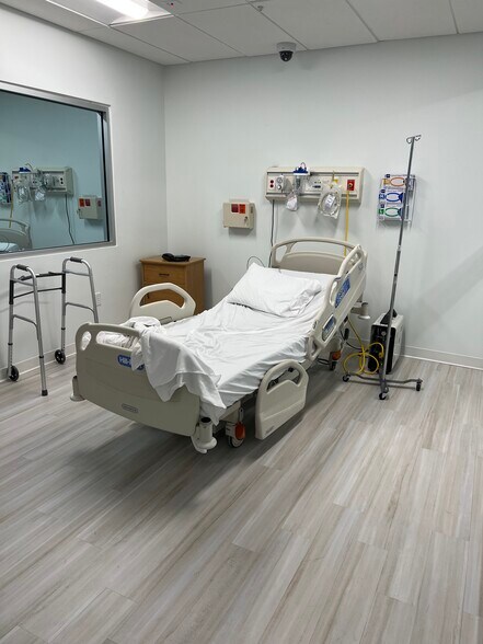 More Photos Of 5405 Diplomat Cir, Orlando Loft Creative Space For Lease