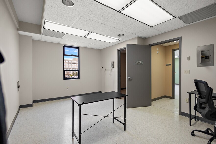 More Photos Of 1815 Hospital Dr, Jackson Medical For Sale