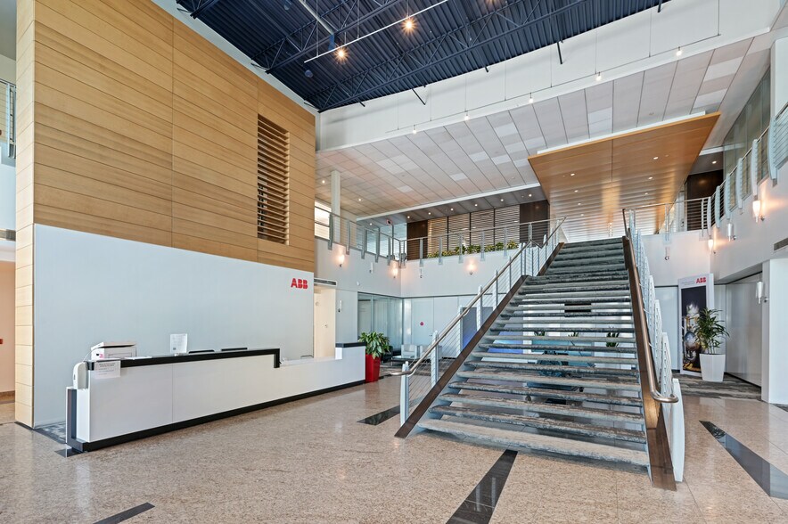 More Photos Of 2-10 Smed Ln SE, Calgary Distribution For Lease
