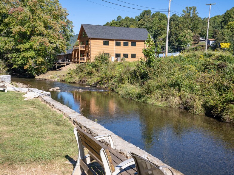 More Photos Of 125 Tee Pee Dr, Whittier Hotel For Sale