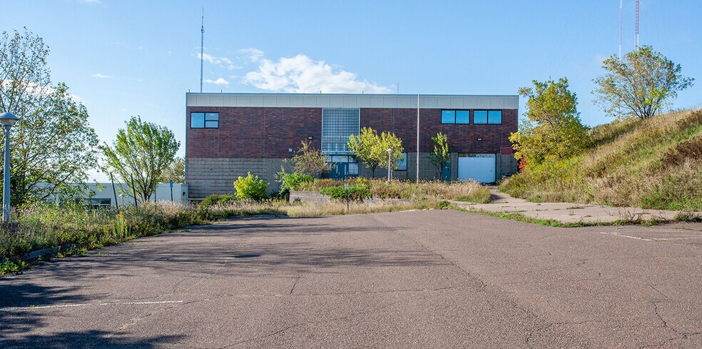 More Photos Of 802 E Central Entrance, Duluth Schools For Lease