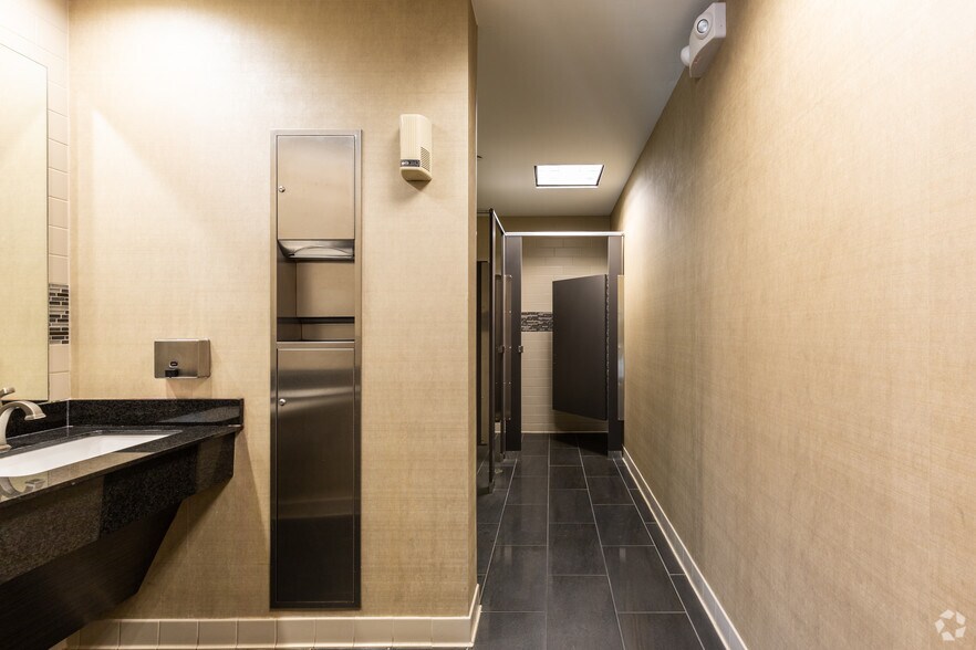 More Photos Of 6660 S Sheridan Rd, Tulsa Unknown For Lease