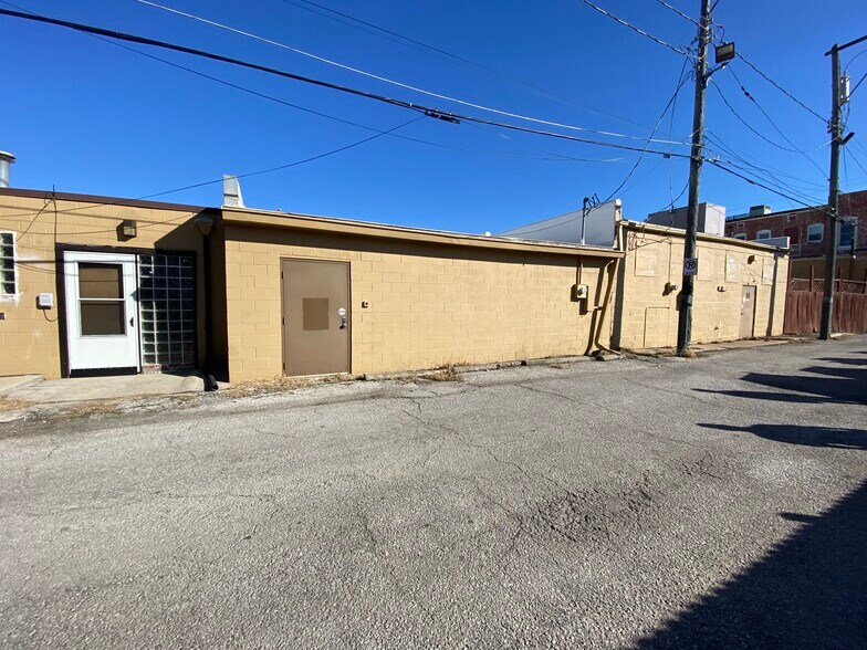More Photos Of 7428-7434 Wornall Rd, Kansas City Storefront For Lease